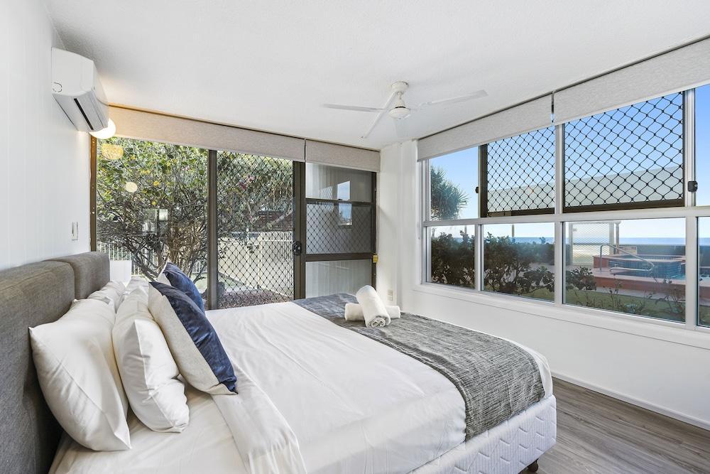 President Holiday Apartments - Absolute Beachfront 골드코스트 외부 사진