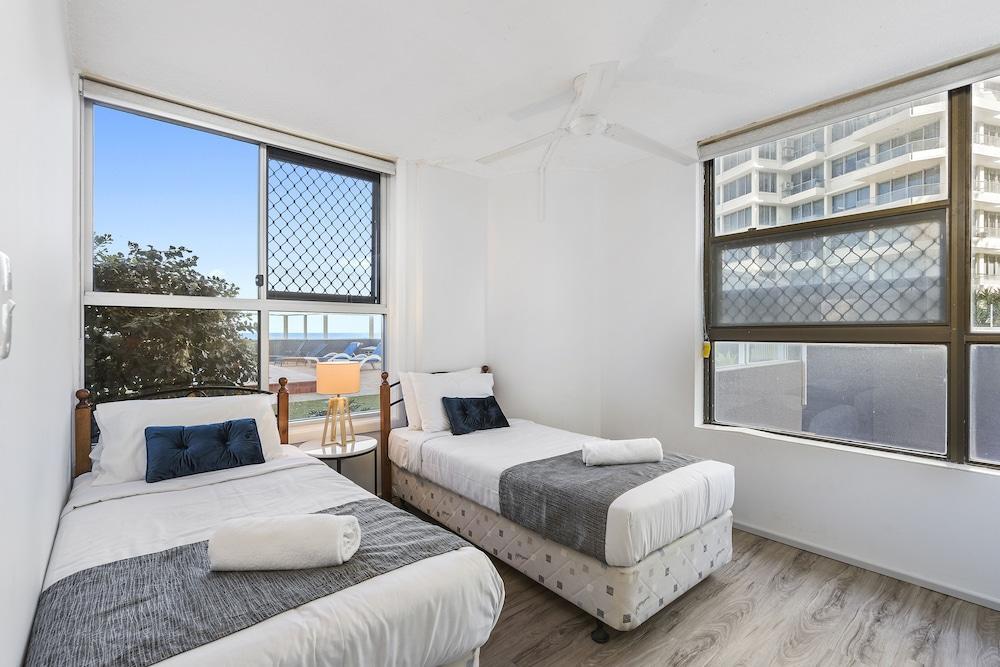 President Holiday Apartments - Absolute Beachfront 골드코스트 외부 사진
