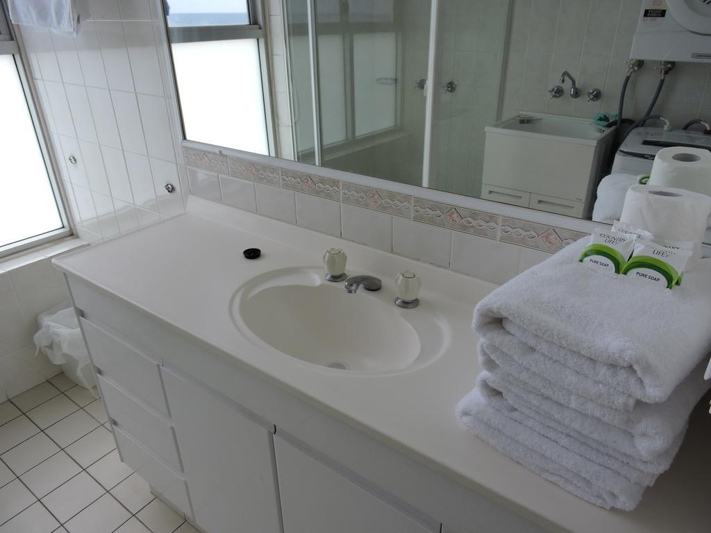 President Holiday Apartments - Absolute Beachfront 골드코스트 외부 사진