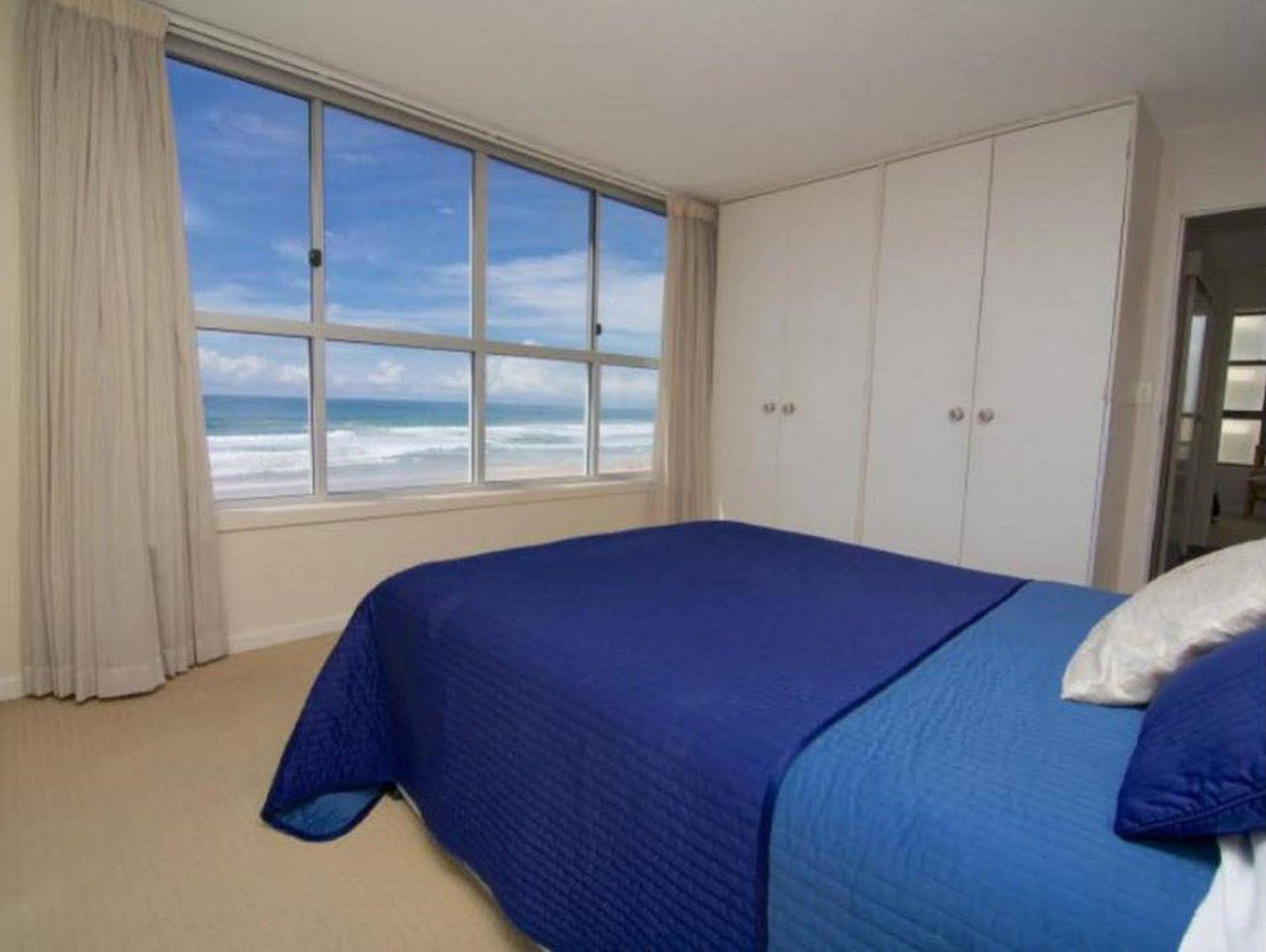 President Holiday Apartments - Absolute Beachfront 골드코스트 외부 사진