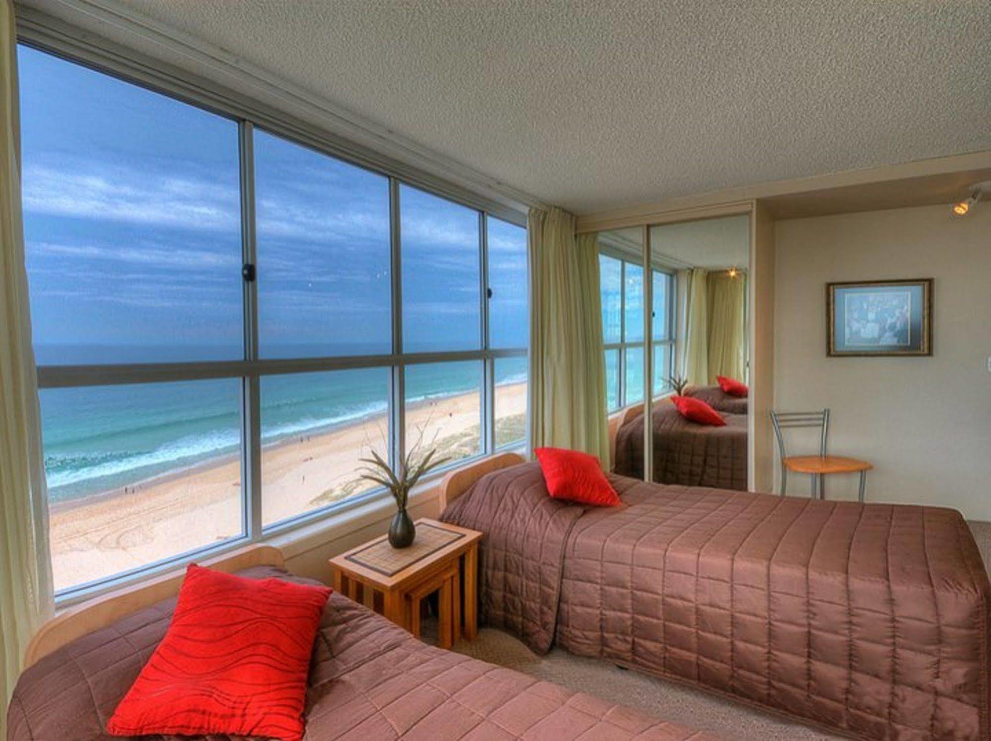 President Holiday Apartments - Absolute Beachfront 골드코스트 외부 사진