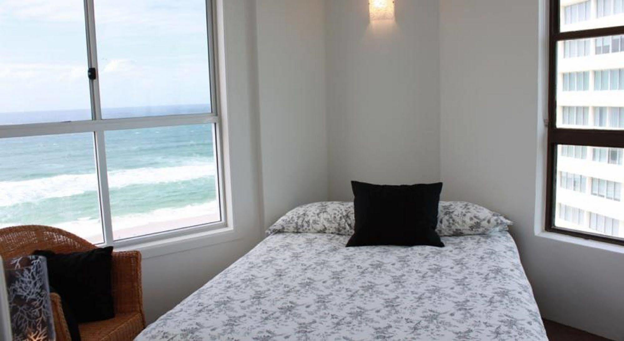 President Holiday Apartments - Absolute Beachfront 골드코스트 외부 사진
