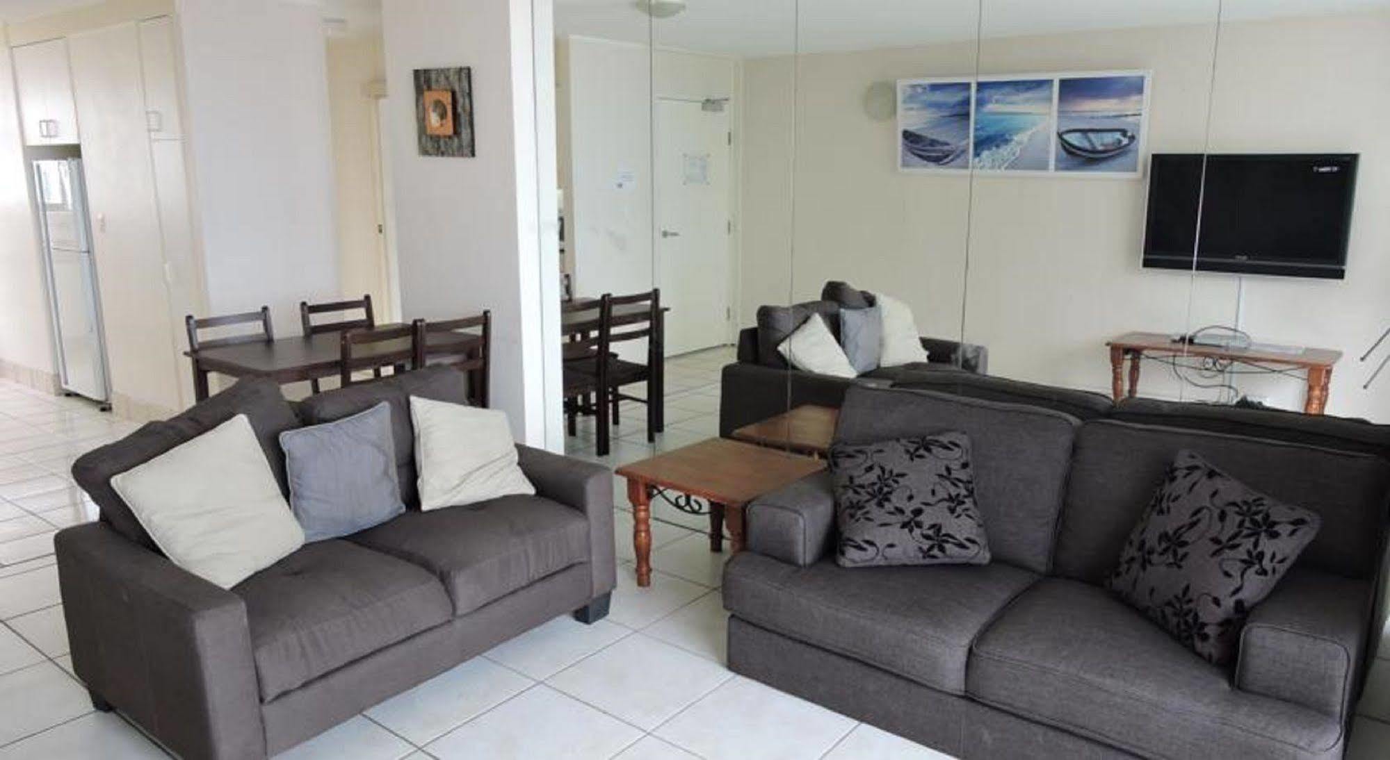 President Holiday Apartments - Absolute Beachfront 골드코스트 외부 사진