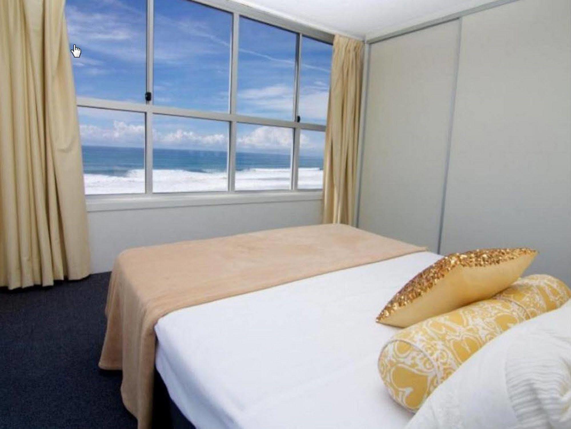 President Holiday Apartments - Absolute Beachfront 골드코스트 외부 사진