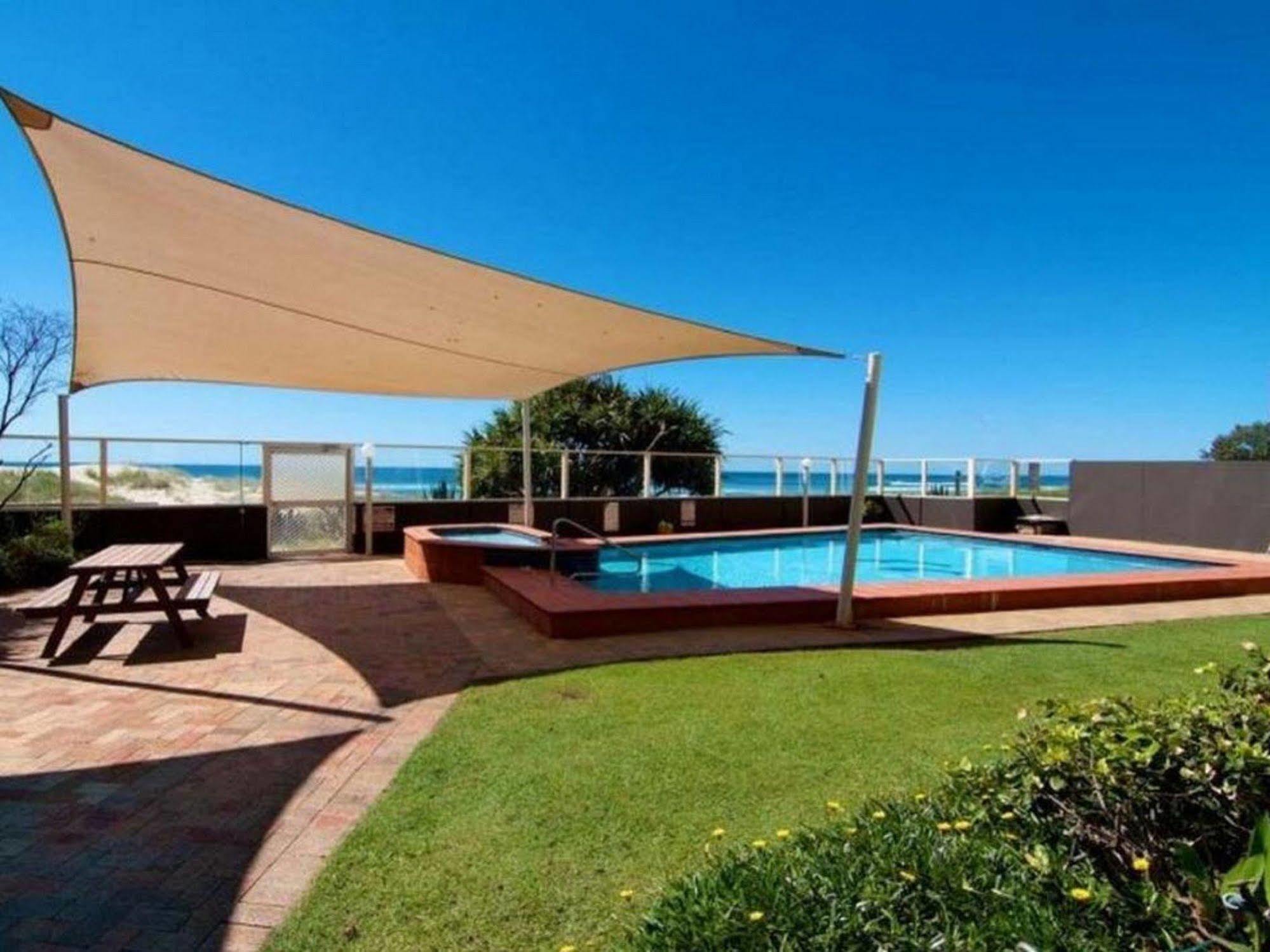 President Holiday Apartments - Absolute Beachfront 골드코스트 외부 사진