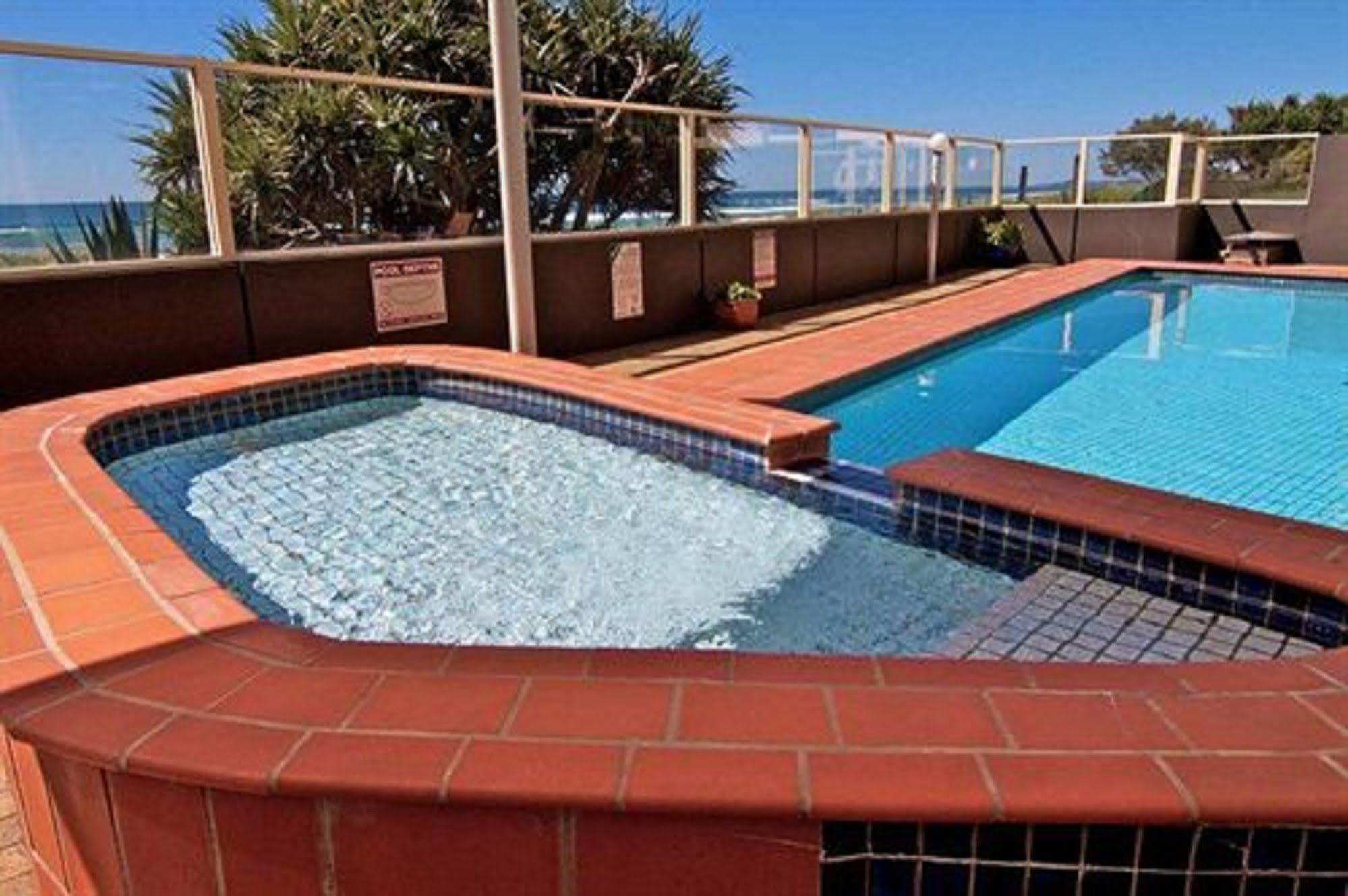 President Holiday Apartments - Absolute Beachfront 골드코스트 외부 사진