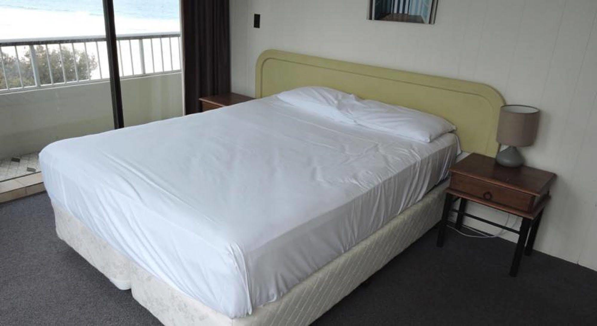 President Holiday Apartments - Absolute Beachfront 골드코스트 외부 사진