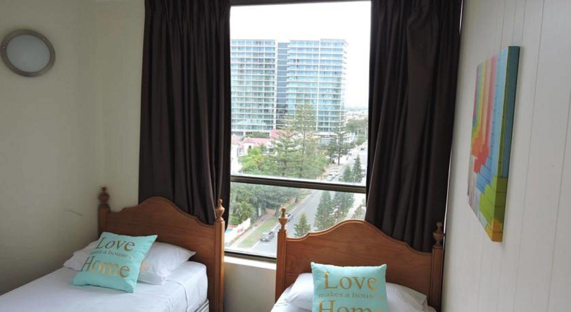 President Holiday Apartments - Absolute Beachfront 골드코스트 외부 사진